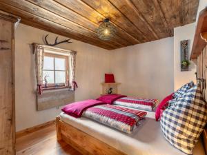 Voodi või voodid majutusasutuse Chalet Heregger Hütte by Interhome toas