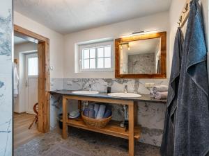 Vannituba majutusasutuses Chalet Heregger Hütte by Interhome