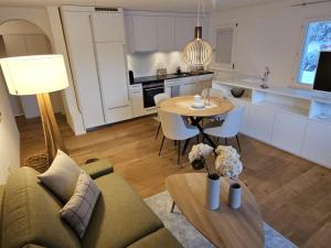 Η κουζίνα ή μικρή κουζίνα στο Apartment Culmoina by Interhome