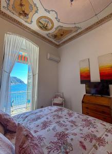 a bedroom with a large bed and a window at La Terrazza Sulla Baia The Balcony By The Bay in Sestri Levante