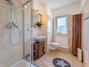 Un baño de Bungalow Sonneninsel