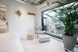 Postel nebo postele na pokoji v ubytování Fb Tailored Service Home Near Hongik Univ Station