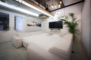 TV a/nebo společenská místnost v ubytování Fb Tailored Service Home Near Hongik Univ Station