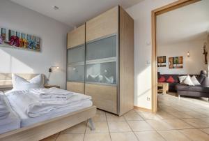 Postel nebo postele na pokoji v ubytování Ostseeresidenz Gorki- Park - 13 mit Wellness und Schwimmbad + 19 fotografií