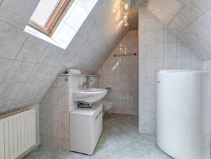 Koupelna v ubytování Ferienhaus Renate Dachgeschosswohnung 4