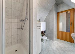 Koupelna v ubytování Ferienhaus Renate Dachgeschosswohnung 4