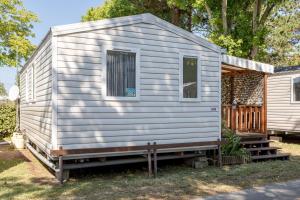 Budova, kde se kemp nachází + 15 fotografií