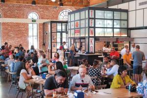 Επισκέπτες που μένουν στο Southern private room in shared home near downtown