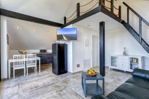 a living room with a couch and a table at Ferienwohnung Carlotta in Trassenheide