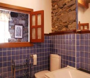 A bathroom at Hotel Rural Casa Xusto