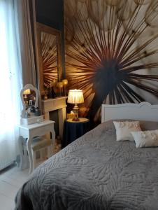 Postel nebo postele na pokoji v ubytování Chambre Bounty, B&B, cuisine privée, lit queen size, terrasse, parking, garage