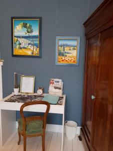 Fotografie z fotogalerie ubytování Chambre Bounty, B&B, cuisine privée, lit queen size, terrasse, parking, garage v destinaci Olliergues + 37 fotografií