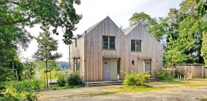 StubbenfeldeにあるSeehaus Söt Mine mit Saunaの木造の家