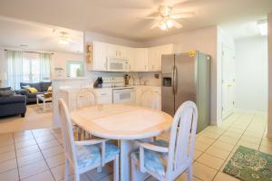 Η κουζίνα ή μικρή κουζίνα στο New Property-Short Drive to Beach and Dog Friendly- OKI