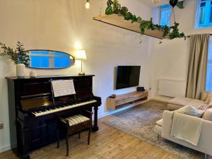 TV a/nebo společenská místnost v ubytování City Centre Loft Apartment