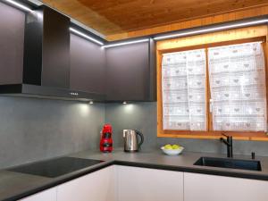 Dapur atau dapur kecil di Apartment Prou Forestside by Interhome +26 gambar