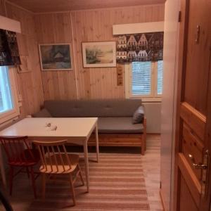 a living room with a couch and a table at Perniön majoitus Huoneisto a4 in Perniö