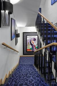 Televiisor ja/või meelelahutuskeskus majutusasutuses Authentic Apartment hotel