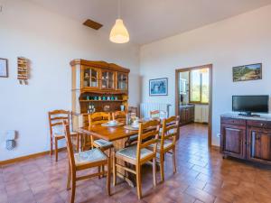 Μια τηλεόραση ή/και κέντρο ψυχαγωγίας στο Apartment San Vivaldo- Nr- 12 by Interhome +56 φωτογραφίες