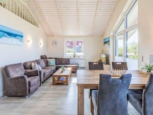 O zonă de relaxare la Holiday Home Sternschnuppe by Interhome