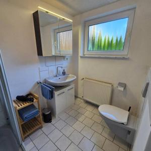 Koupelna v ubytování Kleine Souterrainwohnung in Löhne-Bad Oeynhausen