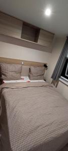 Postel nebo postele na pokoji v ubytování mobil home chaleureux et idyllique