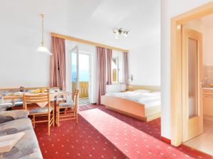 Ένα ή περισσότερα κρεβάτια σε δωμάτιο στο Apartment Residence Egger 303 by Interhome +32 φωτογραφίες