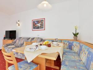 TV a/nebo společenská místnost v ubytování Apartment Residence Egger 303 by Interhome