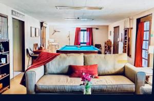 Gallery image of Delightful Patio Retreat with Pool Table in South KC in Kansas City
