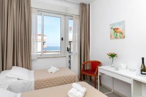 Postel nebo postele na pokoji v ubytování Hotel La Perla Rimini