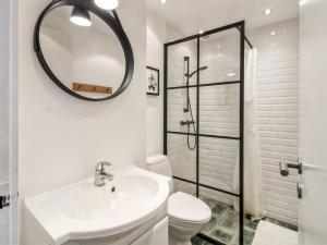 Koupelna v ubytování Apartment Mijat - 50m from the sea by Interhome