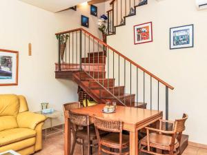 Posezení v ubytování Holiday Home Bousquet by Interhome