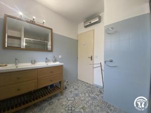 Ένα μπάνιο στο Villa l'ESTIMADA +20 φωτογραφίες