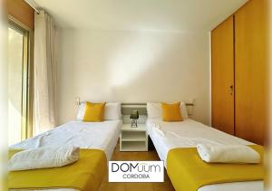 Posteľ alebo postele v izbe v ubytovaní DOMuum Holidays - CORDOBA Apartments