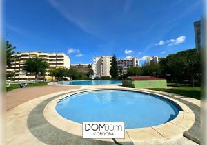 Bazén v ubytovaní DOMuum Holidays - CORDOBA Apartments alebo v jeho blízkosti