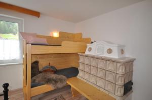 Palanda nebo palandy na pokoji v ubytování Haus Alpenglück