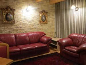 a living room with a leather couch and a mirror at Residenz Polenia in Zakopane