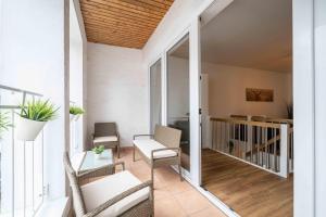 a living room with chairs and a table at Möbliertes Wohnen - Wiebke in Rostock