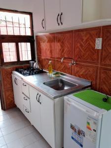 a small kitchen with a sink and a refrigerator at Hogape in Posadas
