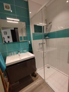 Ένα μπάνιο στο 1 Chambre d'hôtes Chante-coucou