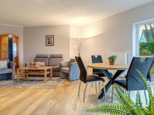 a living room with a table and a couch at Haus Berlin, Wohnung 2 in Loddin
