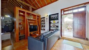 a living room with a couch and a television at Sea view apartment in San Cristóbal de La Laguna - 70 sqm in La Laguna