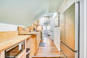 una cocina con encimeras de madera y un pasillo largo en Boat Dock and Ramp Upwind Acres Guesthouse!, en Aurora