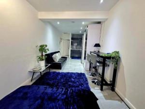 TV a/nebo společenská místnost v ubytování Seaside Escape - Sleeps 4 - Pets Ok - Free Parking