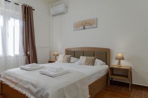 A bed or beds in a room at Vasiliki house