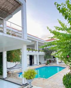 an exterior view of a house with a swimming pool at LA VITRINE Hotel in São Gabriel da Cachoeira