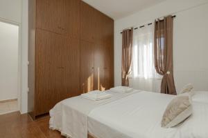 A bed or beds in a room at Vasiliki house