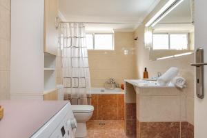 A bathroom at Vasiliki house