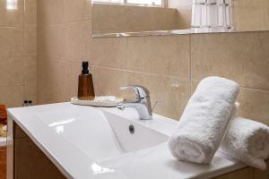 A bathroom at Vasiliki house