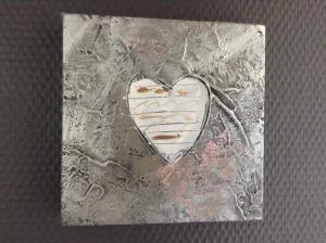 a painting of a white heart on a piece of paper at Le Chalet de Marguerite in Francorchamps